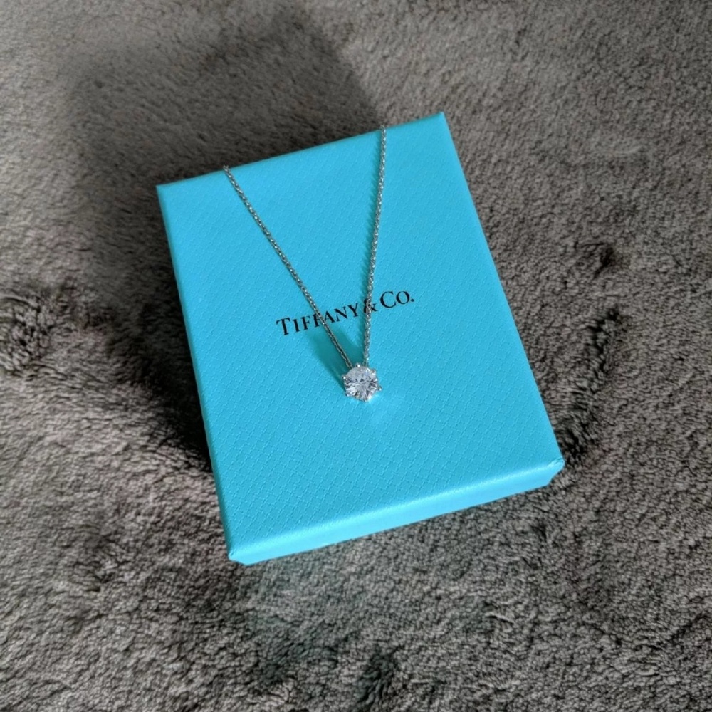 Australian Crystal Round Stone Necklace...